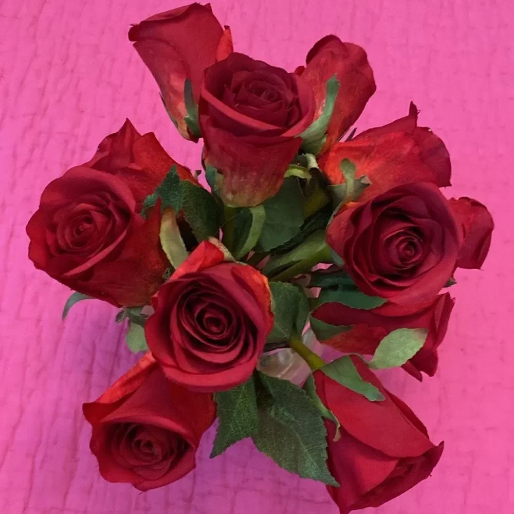 Elegant Red Rose Bouquet in Glass Vase